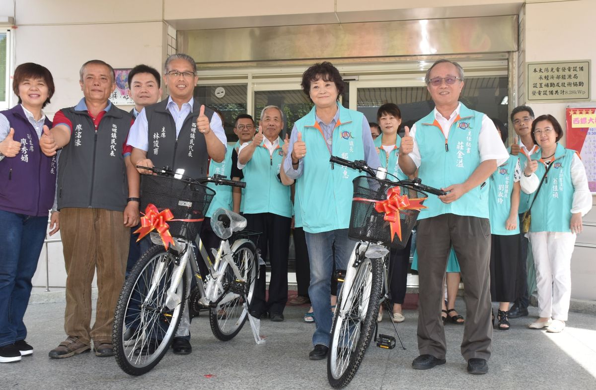 ▲西螺鎮長鄭玲惠與鎮代會主席林俊甫共同主持腳踏車撥交儀式。（圖／記者郭春輝攝，2019.06.20）
