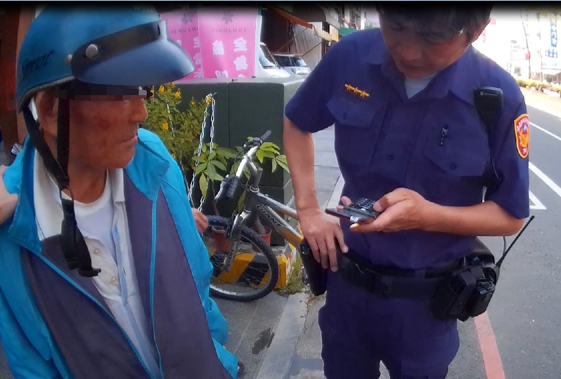 ▲高齡失智翁走失，嘉義市熱心警網送回。