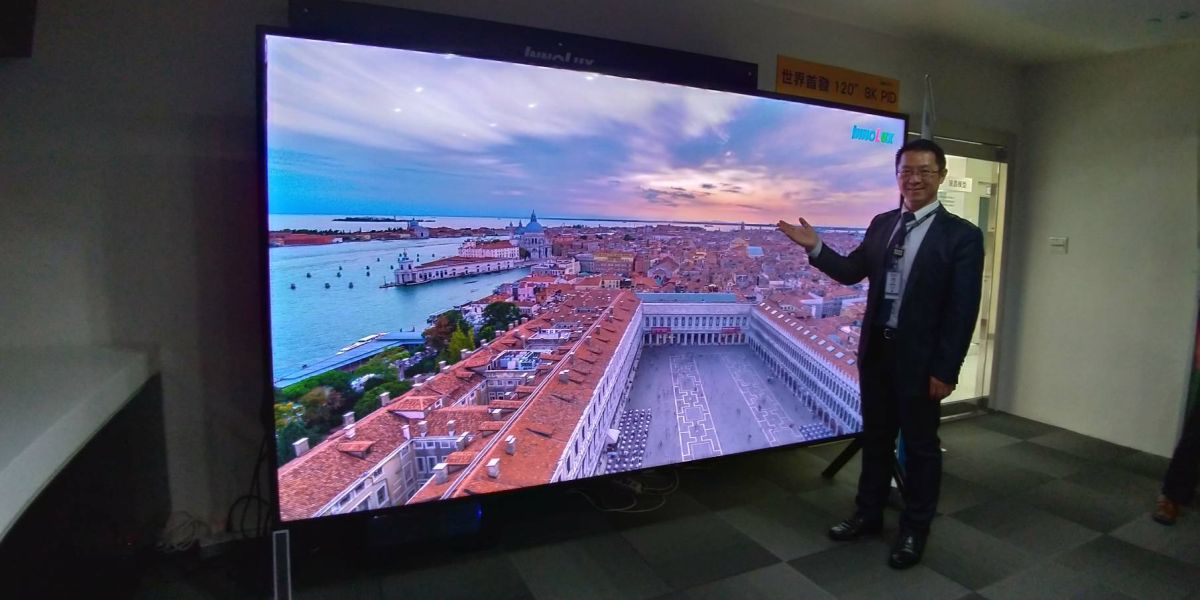 ▲群創與夏普將攜手首發8K 120吋超大型顯示器，看準富豪商機。圖為群創董座洪進揚。（圖／群創提供）