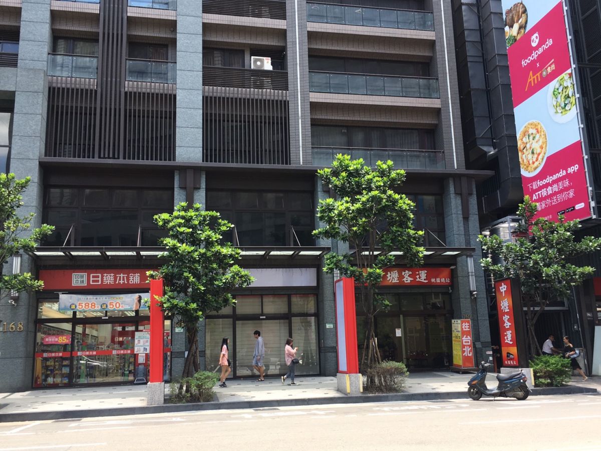 ▲桃園站前商圈消費力以年輕人為主，近年店家走向平價化。(圖／信義房屋提供)