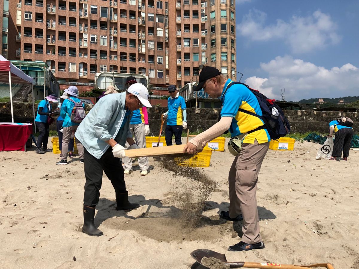▲新北市環境保護局為鼓勵民眾守護海岸整潔，已實施多年「認養海岸計畫」。（圖／新北市環保局提供）