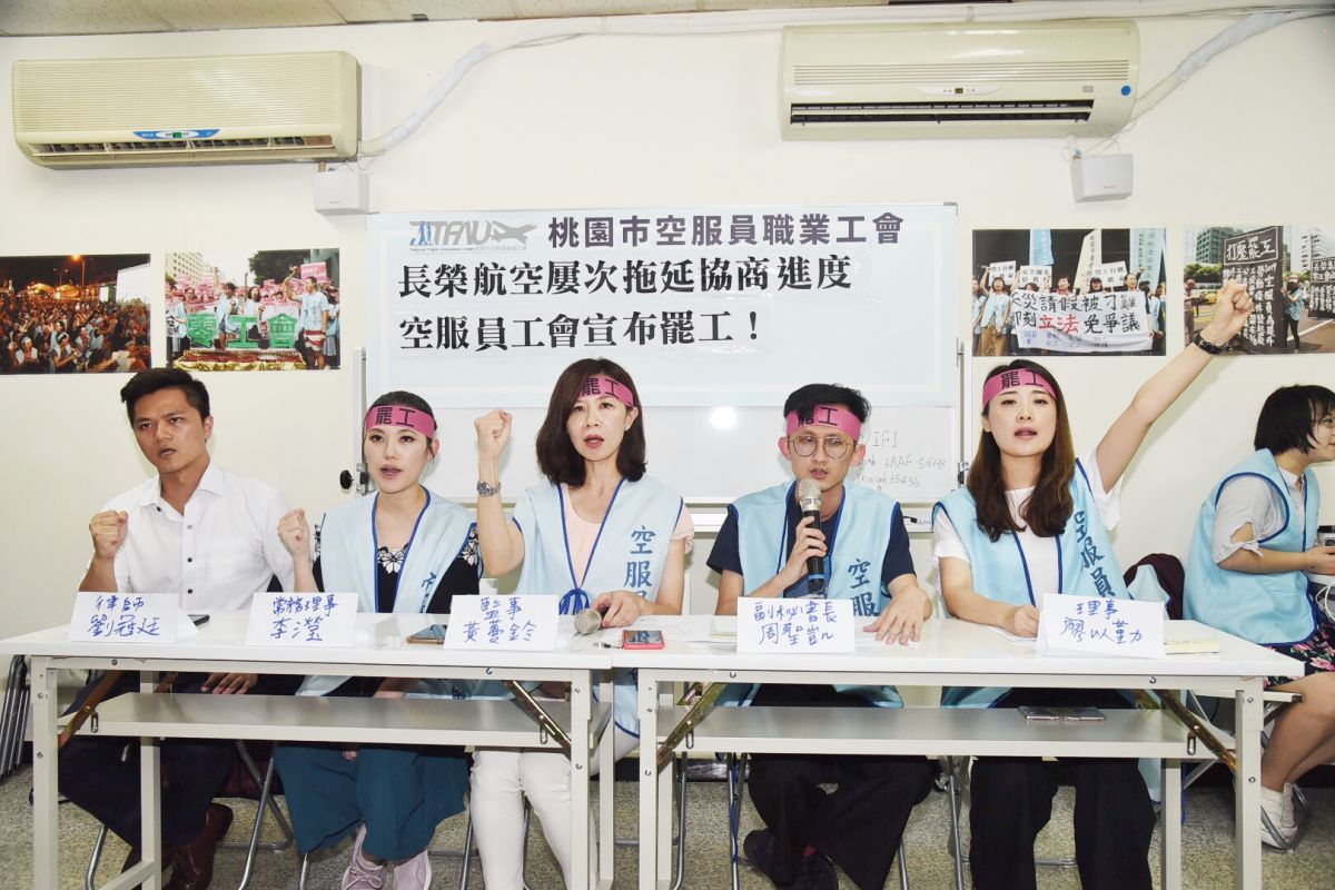 ▲長榮空服員 20 日 16 時開始罷工行動，桃園市空服員職業工會透露設有「退場機制」，希望長榮航空盡早提出更有誠意的協商方案。（圖／記者陳明安攝, 2019.06.20）
