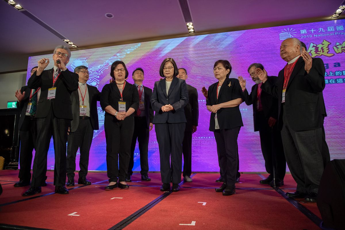 總統蔡英文今早赴基督教舉辦的國家祈禱早餐會，她在致詞時表示，民間有這麼多影響力，身為總統每一天的責任就是發揮政府與國家的影響力，我們很願意把台灣經驗分享給國際的朋友，這就是台灣影響力。（圖／總 統府提供）