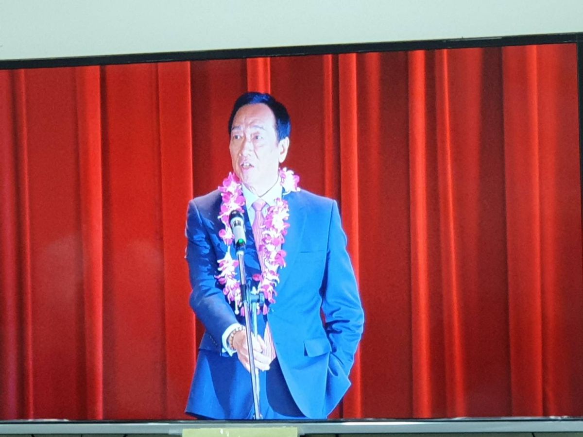 ▲鴻海董事長郭台銘卸下董座坦言心情忐忑，激動喊要做「台灣牛」責任扛肩上。(圖／翻攝自股東會直播畫面)