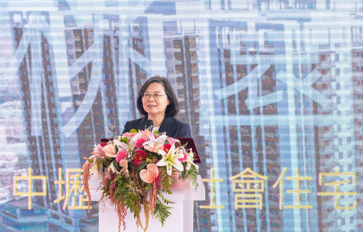 ▲蔡英文希望勞資雙方可以在理性的基礎上坐下來談，她也請相關主管機關要持續注意情勢的發展。（圖／桃園市政府提供）