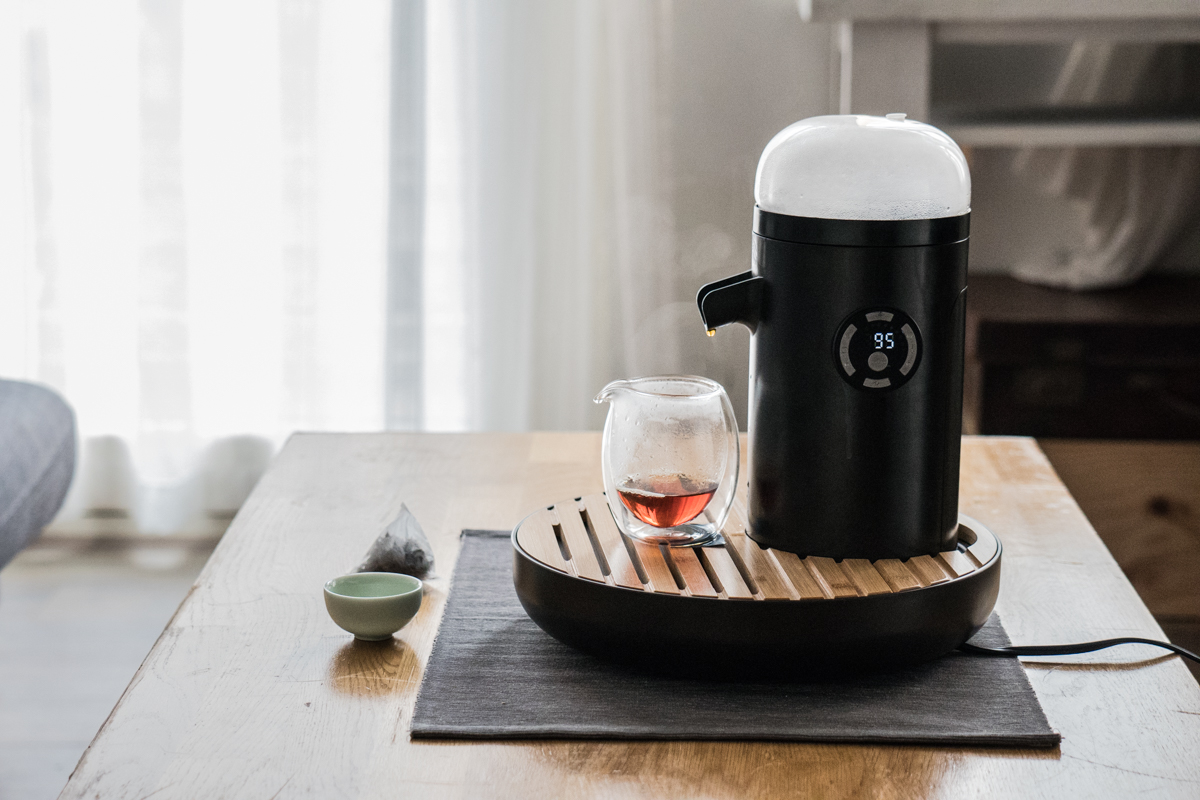 ▲TEAMOSA 智慧泡茶機可說是完美復刻傳統功夫茶精神，結合創新科技。（圖／TEAMOSA提供）