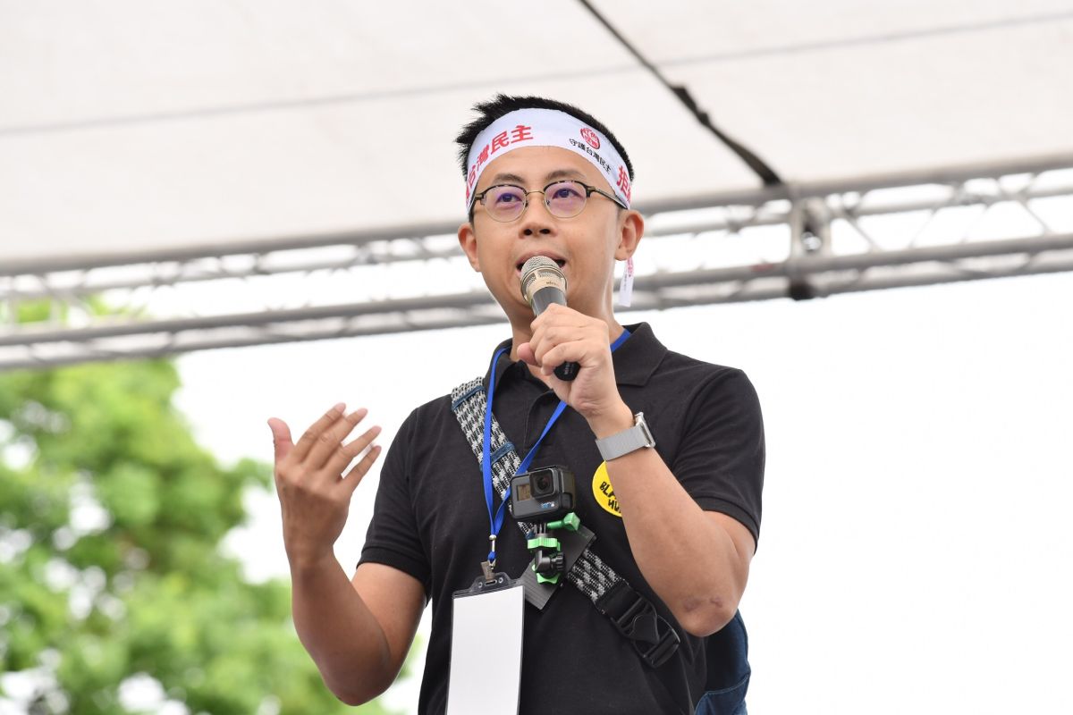 呱吉邱威傑在623守護台灣民主活動現場。(圖／林柏年攝)