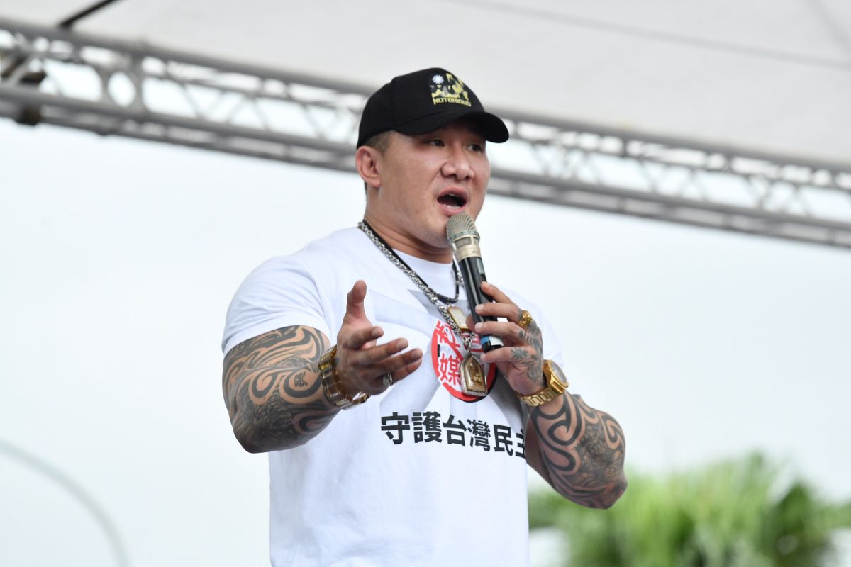 館長在623守護台灣民主活動現場。(圖／林柏年攝)