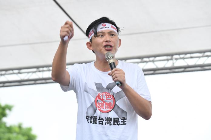 ▲時代力量立委黃國昌在 623 守護台灣民主活動現場。(圖／林柏年攝)