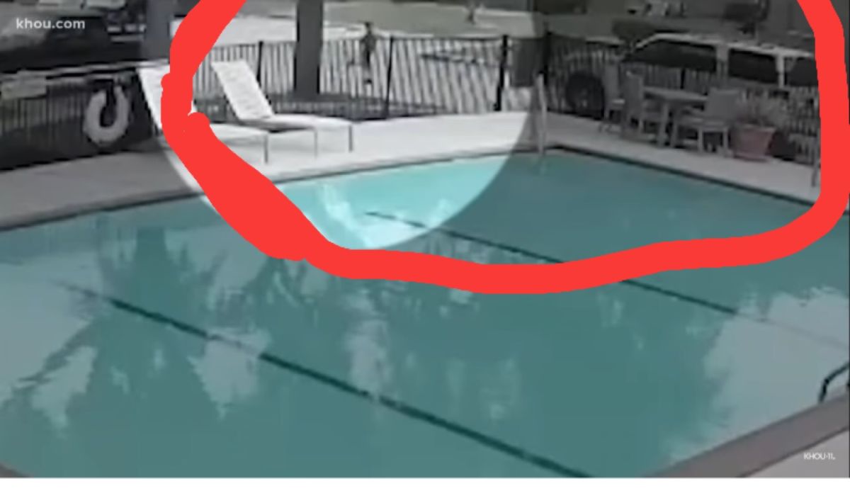 ▲ 26 歲的斯塔格開車往 3 名小孩所在的方向衝撞上去「試膽」，2 名小孩成功及時躲開，但年僅 3 歲的兒子未能躲避（紅圈處），當場被撞死。（圖／翻攝自 CNN）
