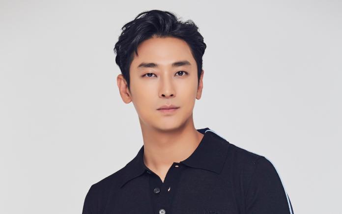 ▲朱智勛在《外傷重症中心》飾演天才醫生，該劇也在過年期間衝上Netflix排行榜第一名。（圖／欣亦隆）