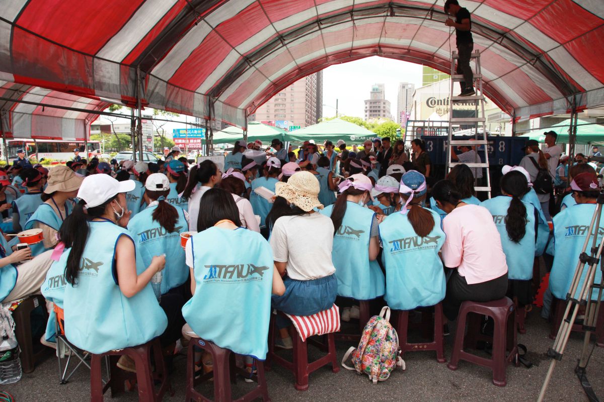 ▲長榮空服員持續罷工，不論今日與資方協商結果如何，都將上凱道舉辦晚會。（圖／NOWnews資料照片）
