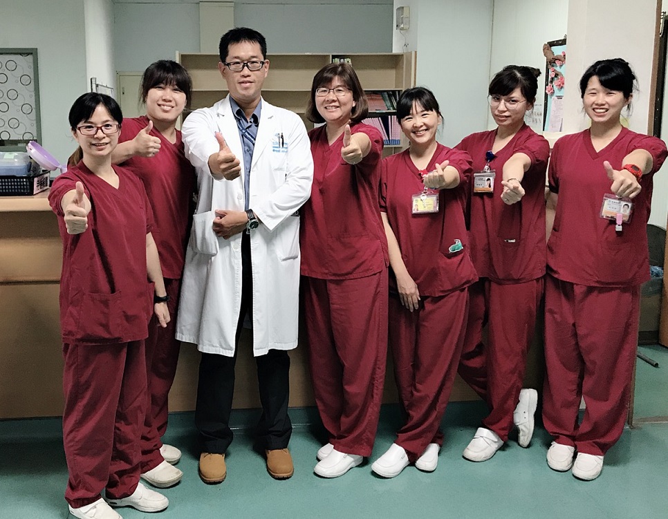 ▲衛福部嘉義醫院血液透析室團隊協助腎友安心出國旅遊。（圖/嘉義醫院提供，2019.06.24）