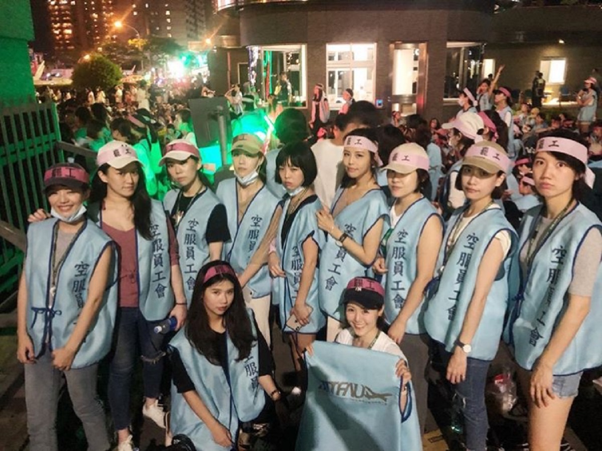 ▲哈孝遠 21 日曾在 IG 上發文表示「空姐的工作不只是問你 coffees or tea，還得負責機上許多技術與安全問題，或是更多旅客狗屁倒灶的要求」。（圖／翻攝自哈孝遠 IG ）