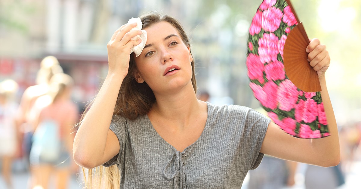 ▲氣溫每上升1度，頭皮油脂分泌量就會增加百分之10，正適合皮屑芽孢菌和痤瘡桿菌滋生。（圖／ingimage）