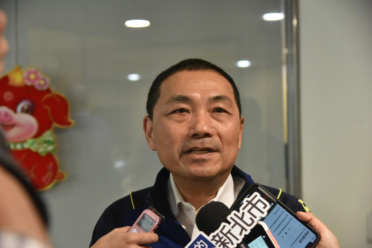 ▲台鐵自強號昨（3）晚發生乘客揮刀砍警案，侯友宜今在臉書上表達遺憾與難過。（圖／資料照）