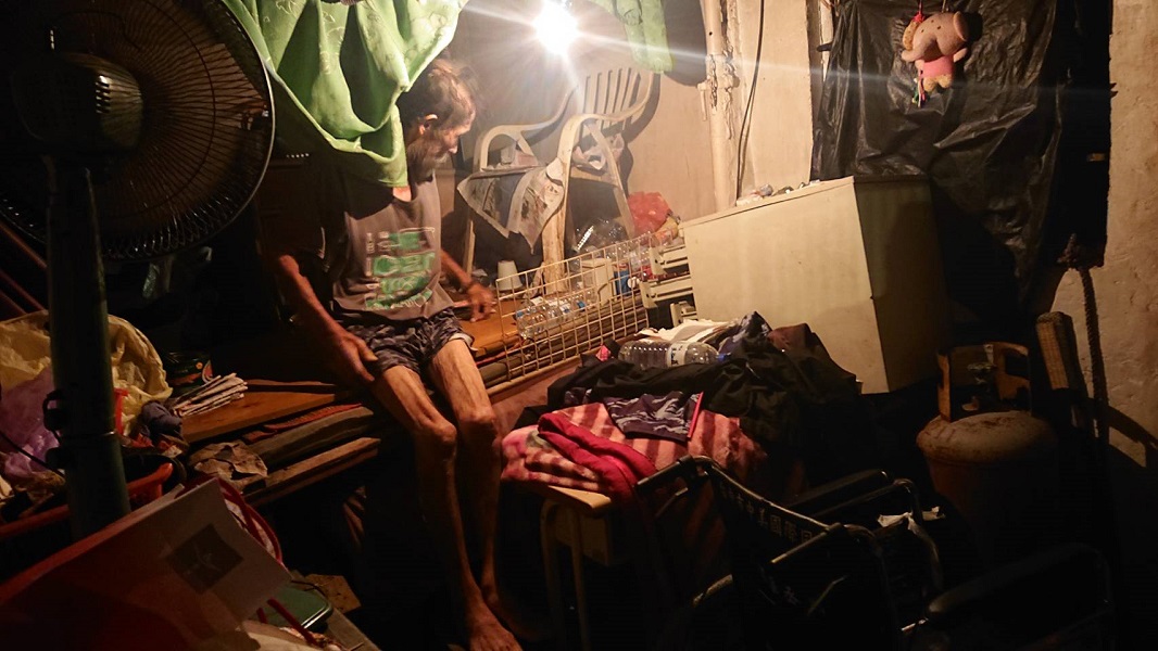 ▲退警楊鍚卿看到貧疾交迫的小黃司機，發動慈善會及社工單位介入協助（圖／楊鍚卿提供）