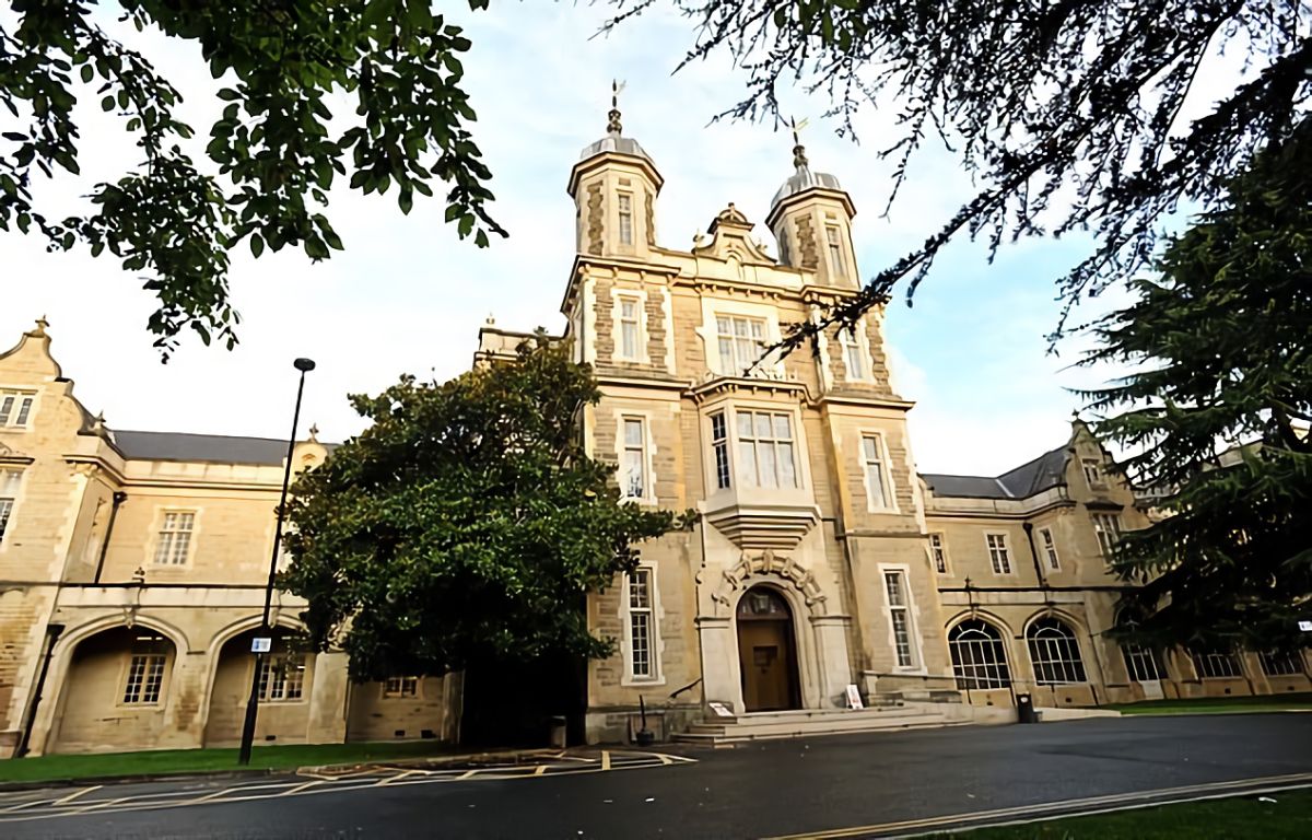 ▲英國倫敦一名流浪貓收容機構的老闆，因為奴役一名老年婦女面臨牢獄之災。（圖／翻攝自每日郵報）