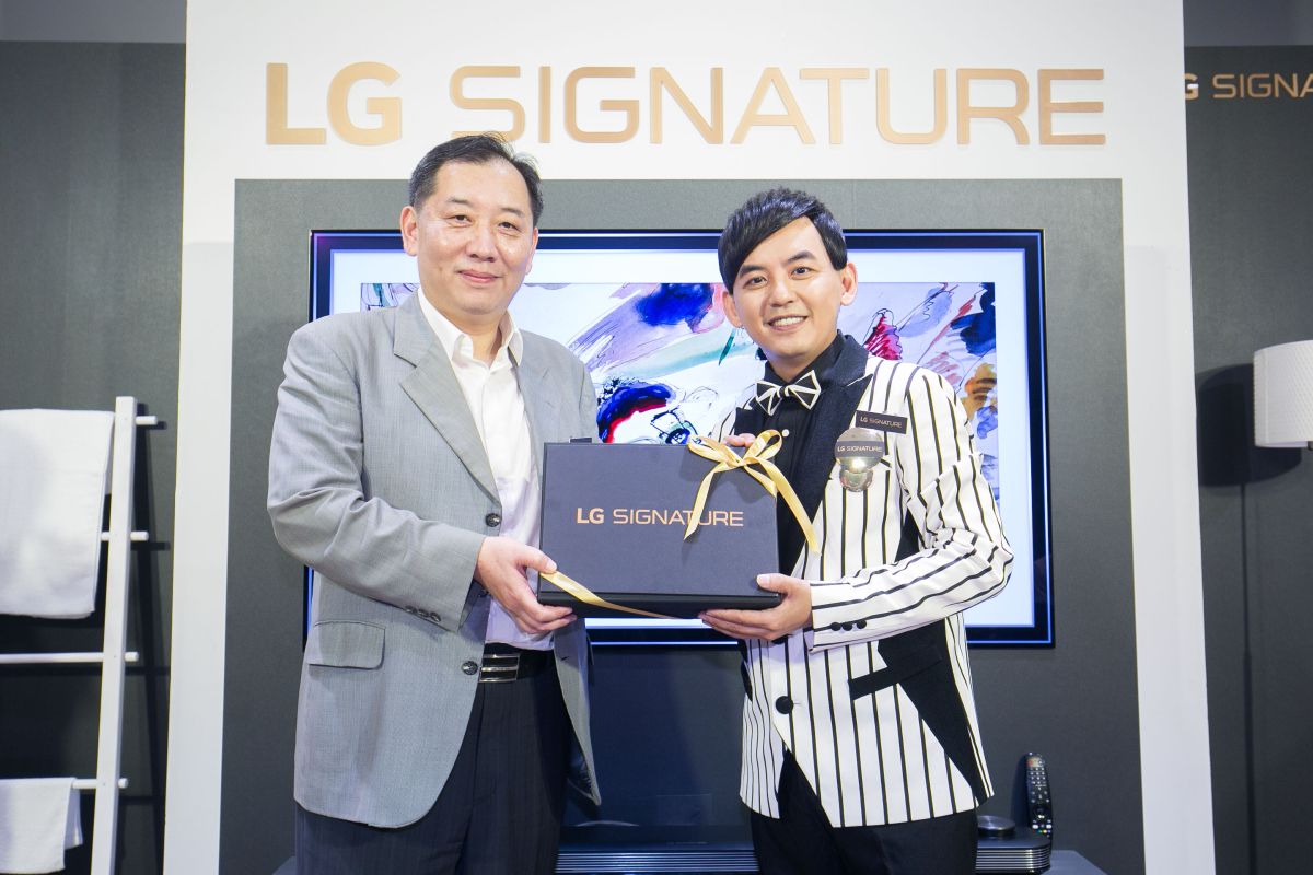 ▲黃子佼（右）喊話要帶一整組頂級家電當作聘禮上門提親。（圖／LG提供）