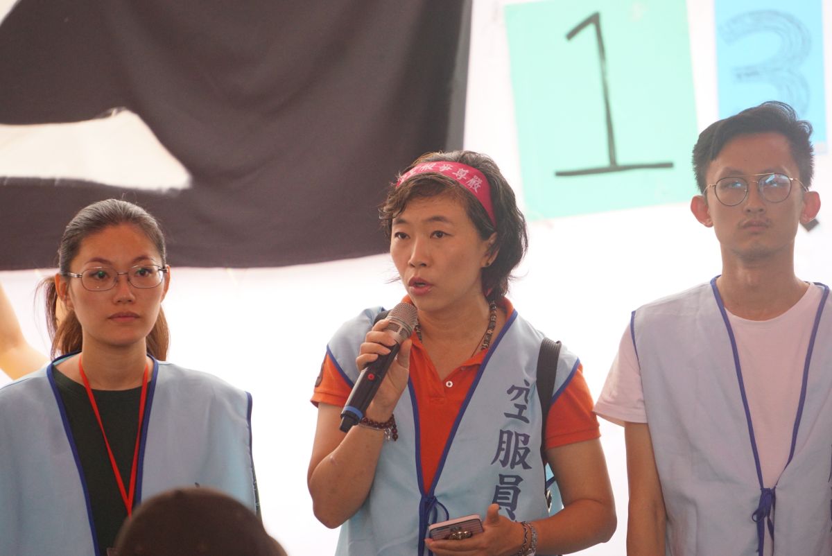 ▲桃園市空服員職業工會監事曲佳雲（中）表示，26 日開放會員討論具體的調整方案，希望長榮方面能夠儘速開啟協商。（圖／記者呂炯昌攝）