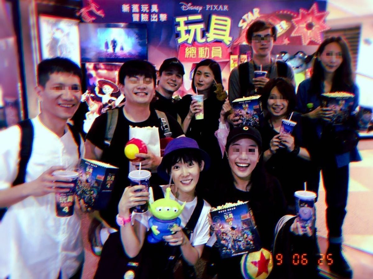 ▲倪安東、管罄（後排中）不倫戀見光後首次公開同框照。（圖／臉書）