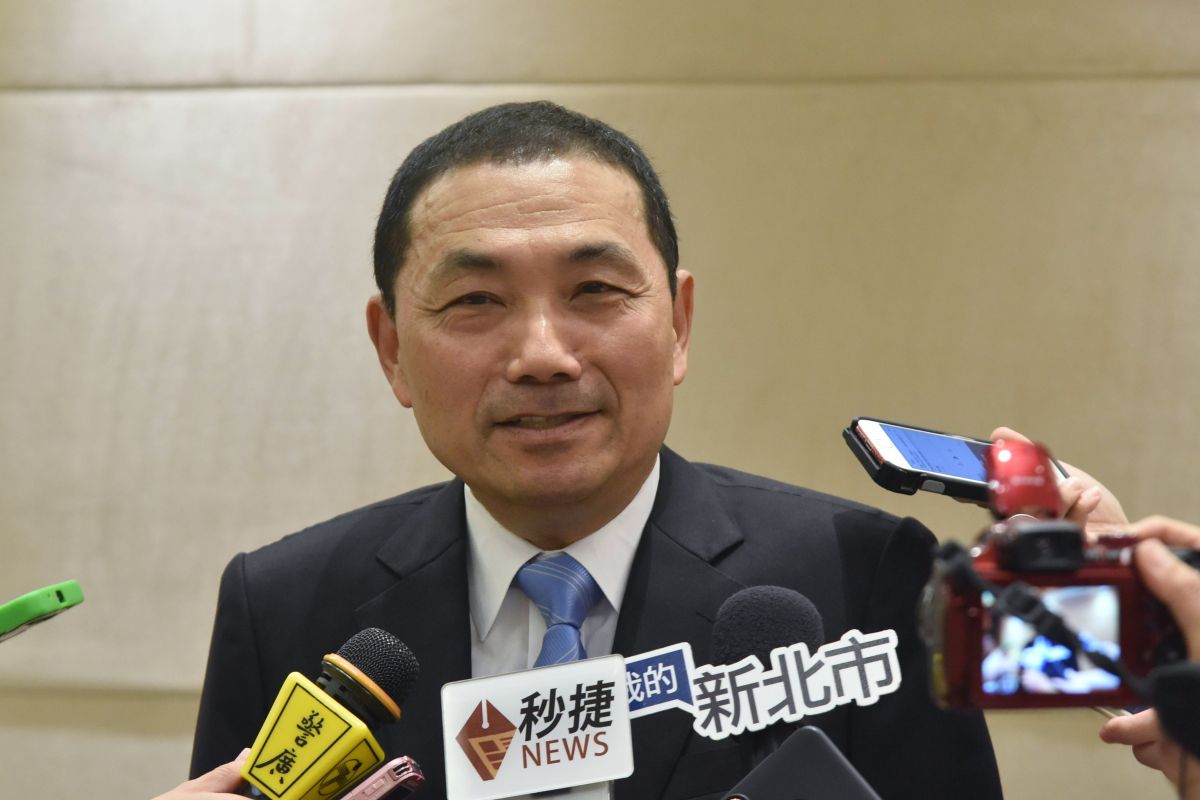 ▲前新北市長朱立倫昨天砲火猛烈，左酸高雄市長韓國瑜、右打鴻海集團董事長郭台銘。新北市長侯友宜認為，朱立倫說出心裡話，應給予尊重。（圖／記者蔡琇惠攝，2019.06.26）