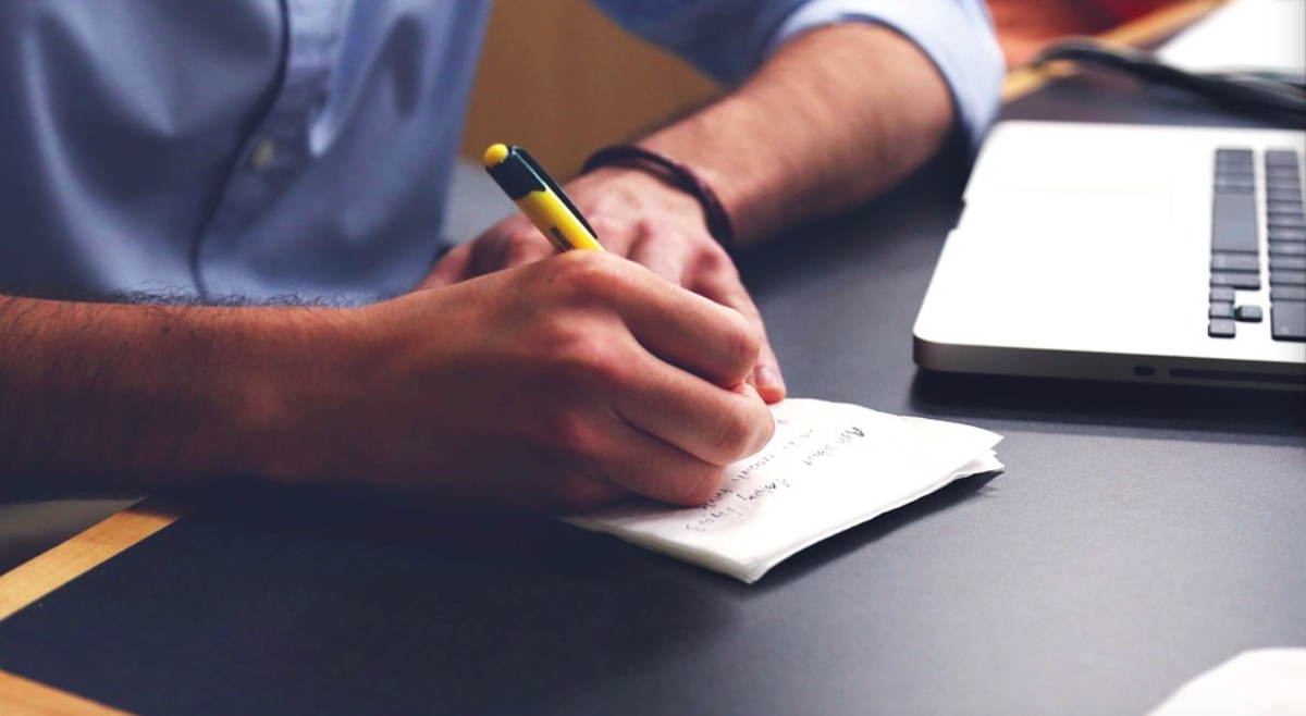 ▲精神科醫師表示，工作過於認真會導致身體肥胖。（圖／取自pixabay）