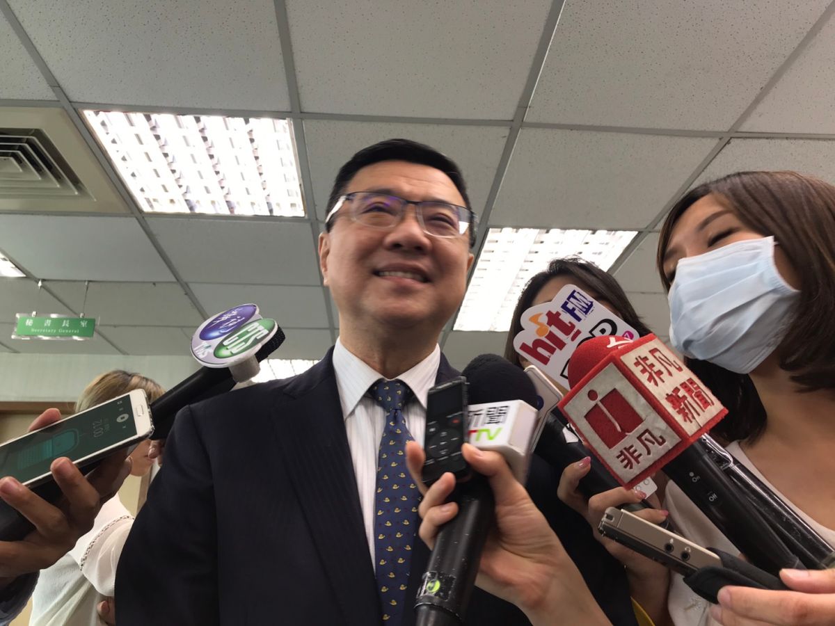 民進黨定調不惡意攻擊柯文哲，不過柯文哲卻痛批民進黨只會放狗咬人。對此，民進黨主席卓榮泰26日表示，沒咬人，還說，不要談到不是人的問題。（圖／記者林人芳攝，2019,06,26)