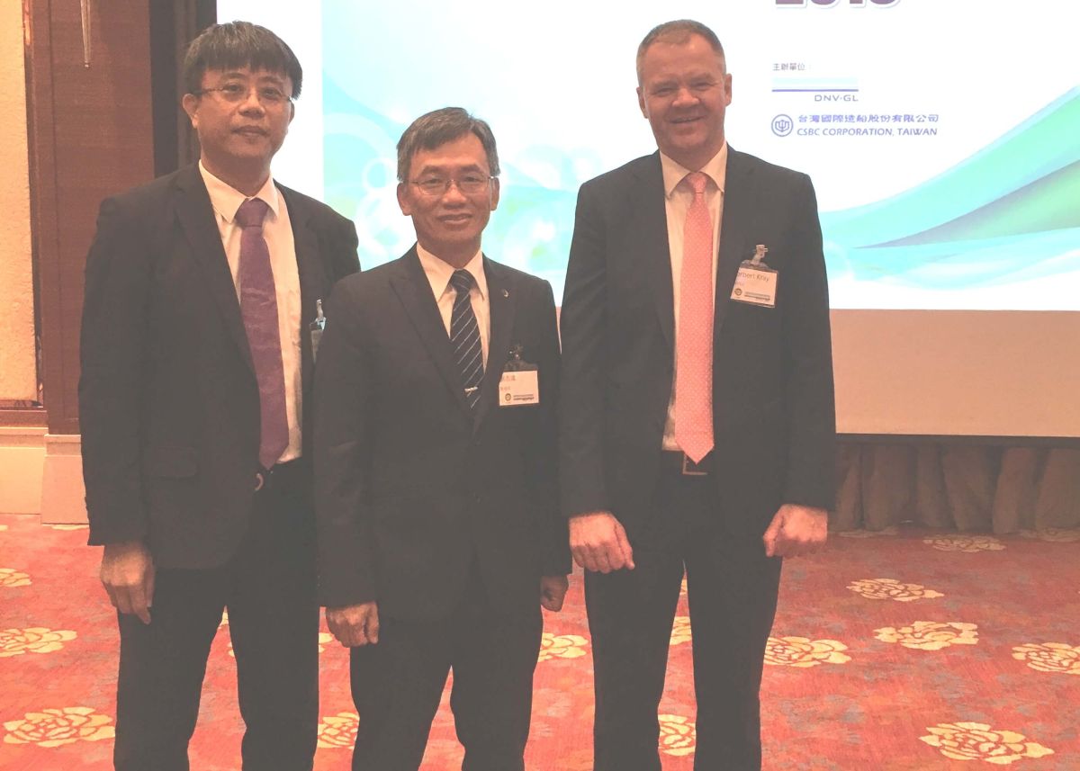 ▲台灣國際造船公司舉辦航運研討會，由該公司副總經理周志明(左)主持，交通部航港局副局長劉志鴻(中)，以及DNV GL海事部總裁Norbert Kray(右)與會。(圖／台灣國際造船公司提供)
