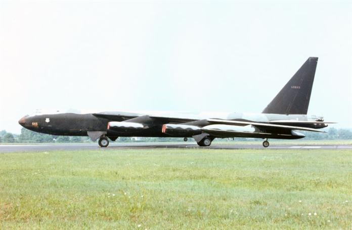 ▲為了越戰需求，美國在1960年代中期起開始在東南亞與台灣的基地部署B-52轟炸機。（圖／美國空軍）