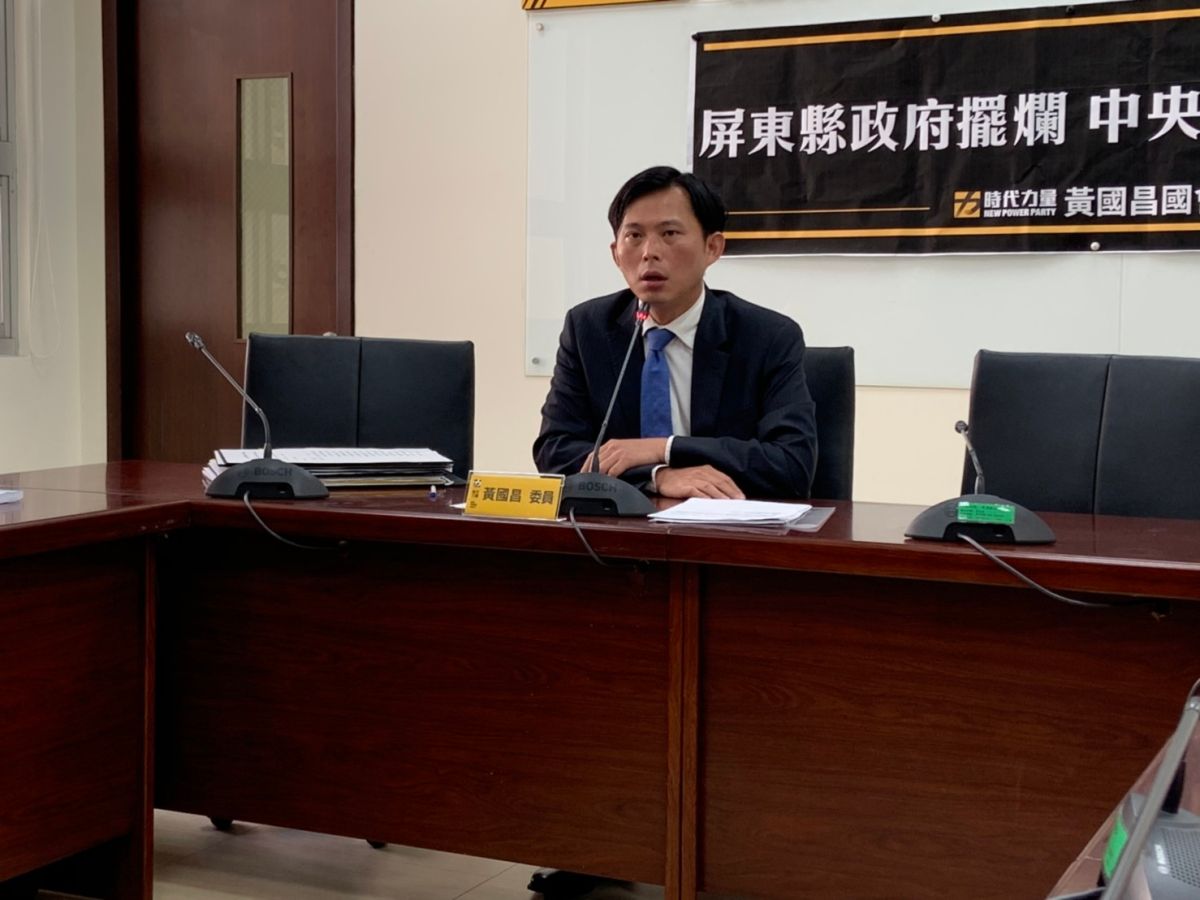 民進黨拋出合作意願，黃國昌對此表示，像他關注的屏東樂樂養雞場就可以合作，要卓榮泰別只會計算選舉。 (圖/記者吳承翰攝)