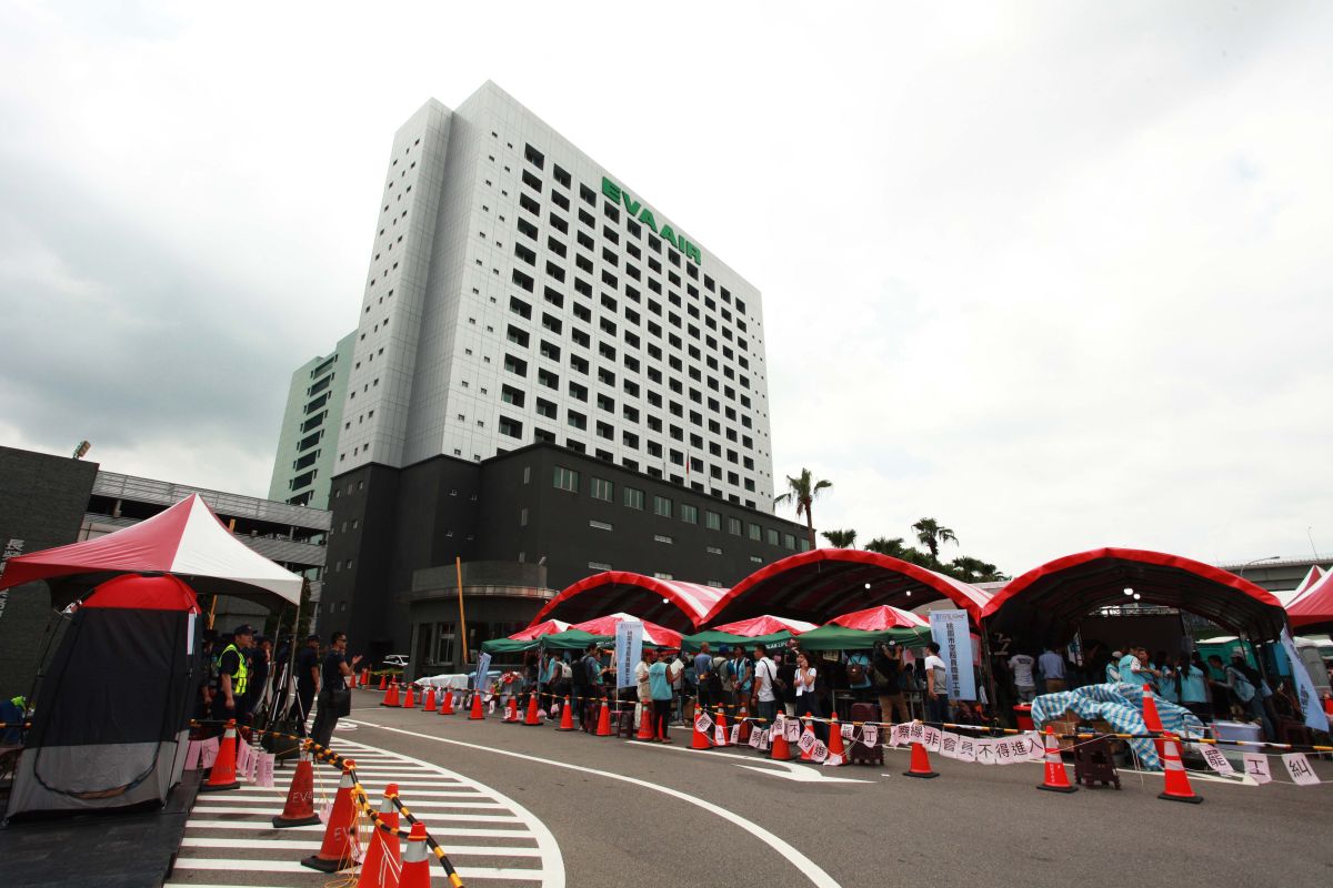 ▲長榮空服員罷工今天邁入第8天，長榮航空與工會之間仍就在是否歸還三寶議題上拉鋸。（圖／記者李春台攝, 2019.06.27）