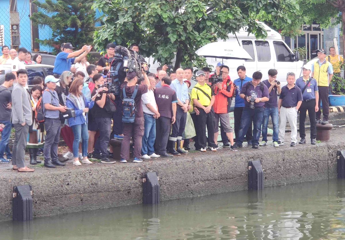 ▲高雄市長韓國瑜到林園區汕尾漁港視察。(圖／高雄市海洋局提供)