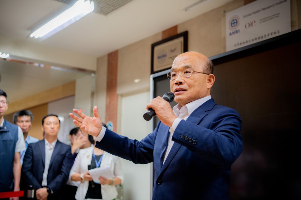 高雄爆出假的小三通，行政院長蘇貞昌27日在院會中表示，高雄小三通是一場「鬧劇」，市政府一級主管竟出席，且這是侵犯中央職權，高雄市政府應督導一級主管言行。（圖／行政院提供）