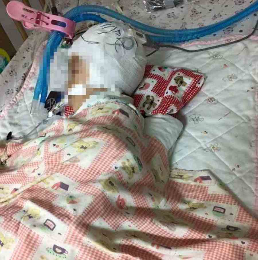 ▲翁姓女嬰遭惡保母「倒吊式」重摔在地，導致腦部重創，最終仍是不幸身亡。（圖／記者陳聖璋翻攝）