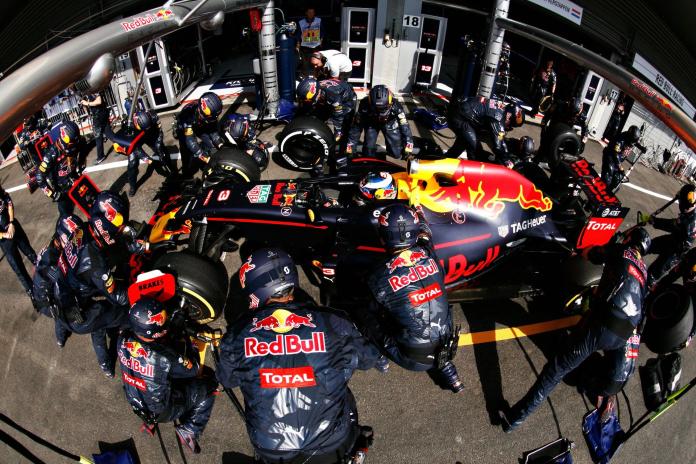 Red Bull Pit Stop Challenge巡迴換胎　號召F1車迷挑戰
