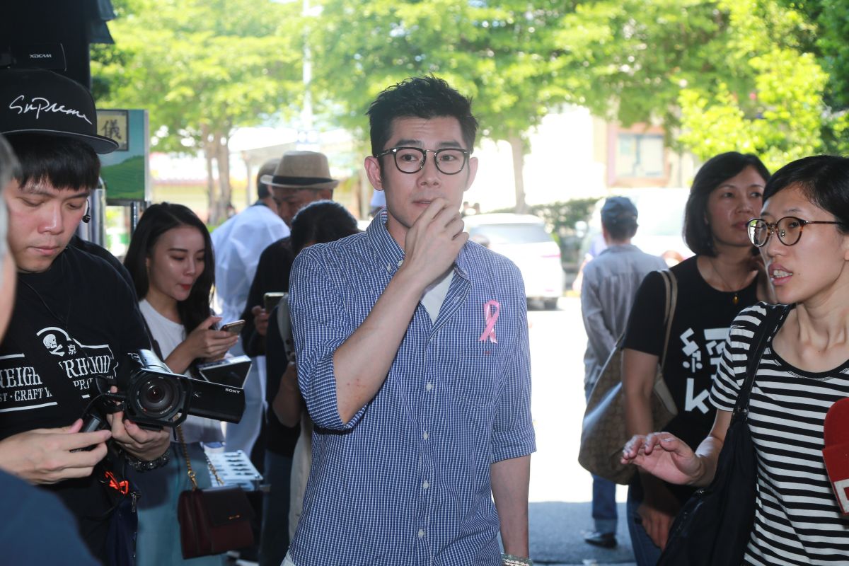 ▲施易男現身演員馬如龍告別式。（圖／記者葉政勳攝 , 2019.06.28）