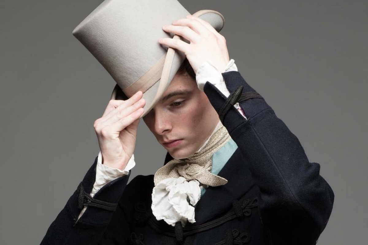 ▲英國一名 25 歲的小鮮肉札克，過去 10 年內都只穿自製的復古服裝。（圖／翻攝自 Zack Pinset IG ）