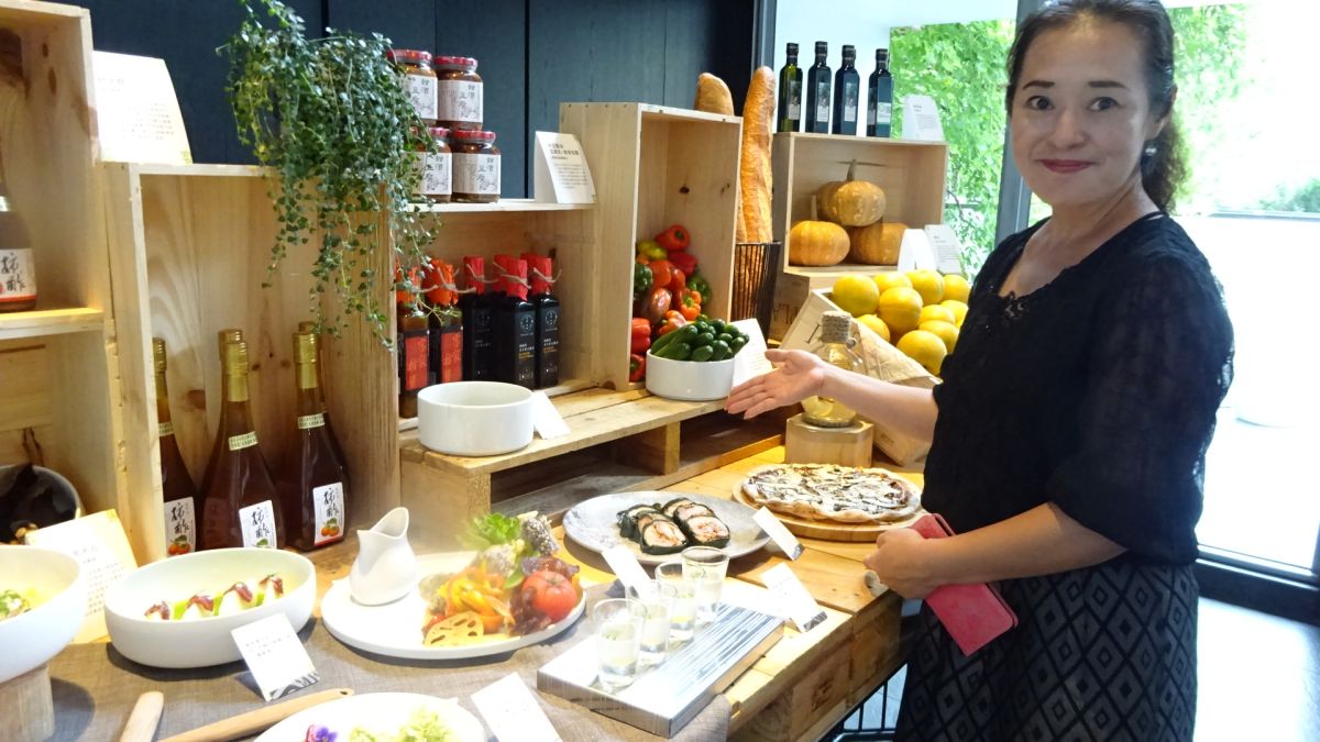 ▲台中市東勢農會與大毅老爺行旅聯手推「梨饗宴」，以水梨及在地農產品烹調，道道精緻美味，以四人共享套餐供應。（圖／金武鳳攝，2019.6.28)