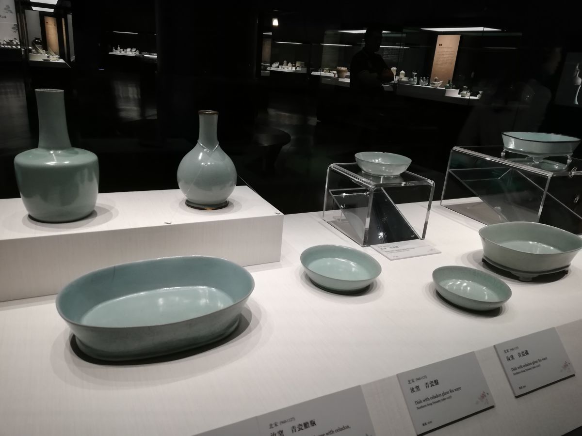 ▲「泥土的座標—院藏陶瓷展」13件被譽為「名瓷之首」的北宋汝窯瓷器重量級登場。（圖/記者邱嘉琪攝，2019.06.28）