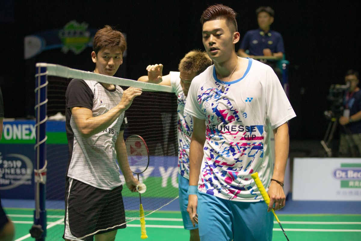 ▲「2019婕斯盃全明星羽球對抗賽」我國男雙組合「麟洋配」王齊麟／李洋擊敗前球王組合「韓國男神」李龍大(左)，我國「麟洋配」李洋（後）／王齊麟（右）。（圖／主辦單位提供）

