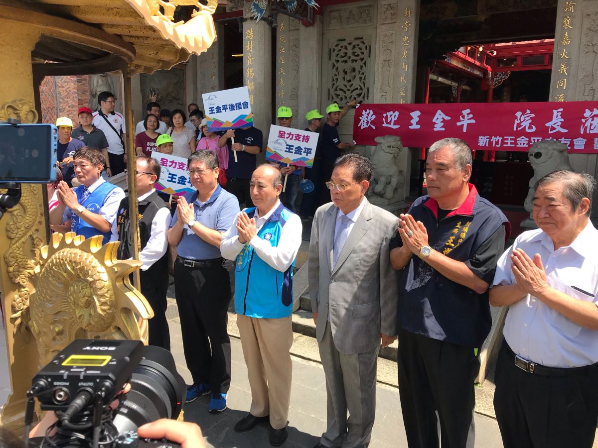 ▲前立法院長王金平（右四）赴新埔義民廟參拜，舉辦王金平之友會。（圖／記者常似虎攝，2019.06.30）