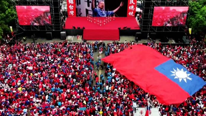 高雄市長韓國瑜30日在新竹縣舉行造勢大會。（圖 / 翻攝傅崐萁臉書）