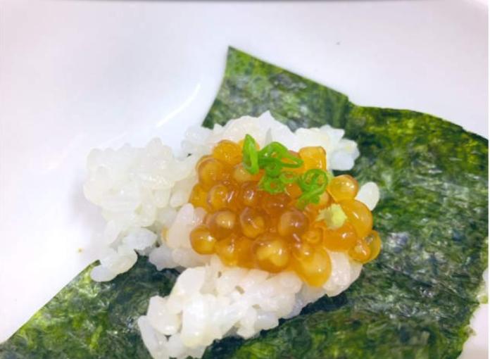 超強日本人！珍珠創意料理最新力作「珍珠鮭魚丼」
