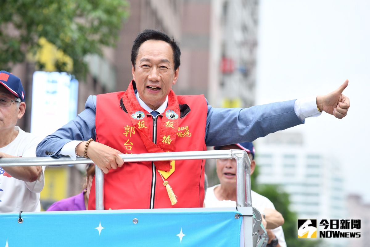 ▲國民黨總統初選競爭激烈，候選人郭台銘30日在板橋造勢，沿途支持者大喊「凍蒜」歡迎。（圖／NOWnews攝影中心）