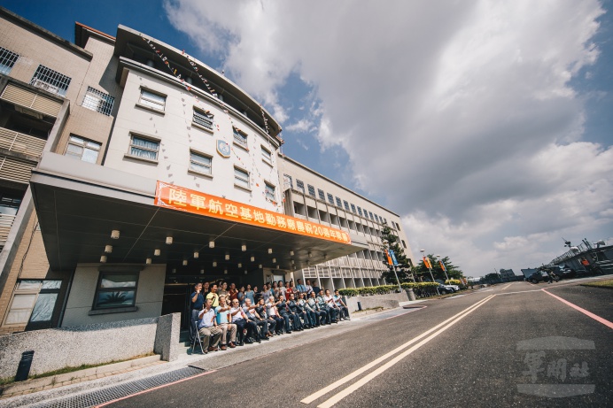 ▲ 陸軍航空基地勤務廠成軍20週年，28日舉辦成軍20週年隊慶活動。（軍聞社記者陳軍均攝）