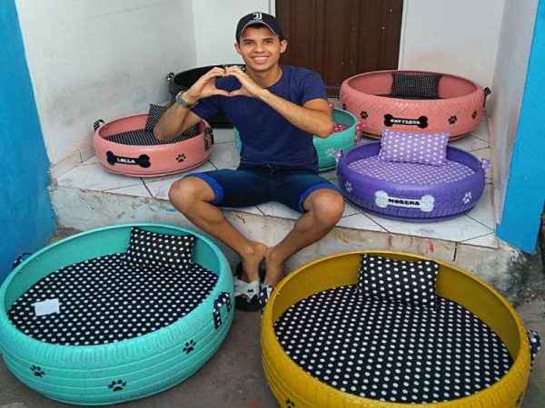 巴西藝術家巧手改造廢輪胎變寵物床！毛孩試躺超滿足
