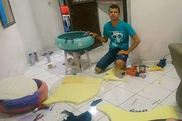巴西藝術家巧手改造廢輪胎變寵物床！毛孩試躺超滿足