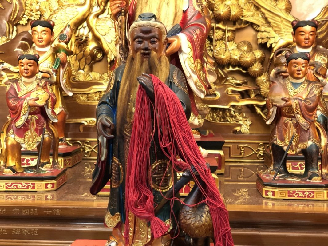 松山奉天宮月老星君。（圖／記者連宜方攝）