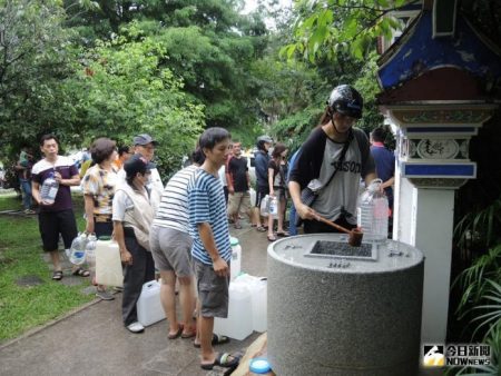 台灣有在端午節取「午時水」的習俗。(圖/記者陳雅芳攝) 台灣有在端午節取「午時水」的習俗。(圖/記者陳雅芳攝